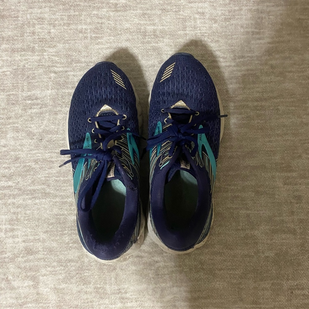 Brooks - Picture 2 of 4
